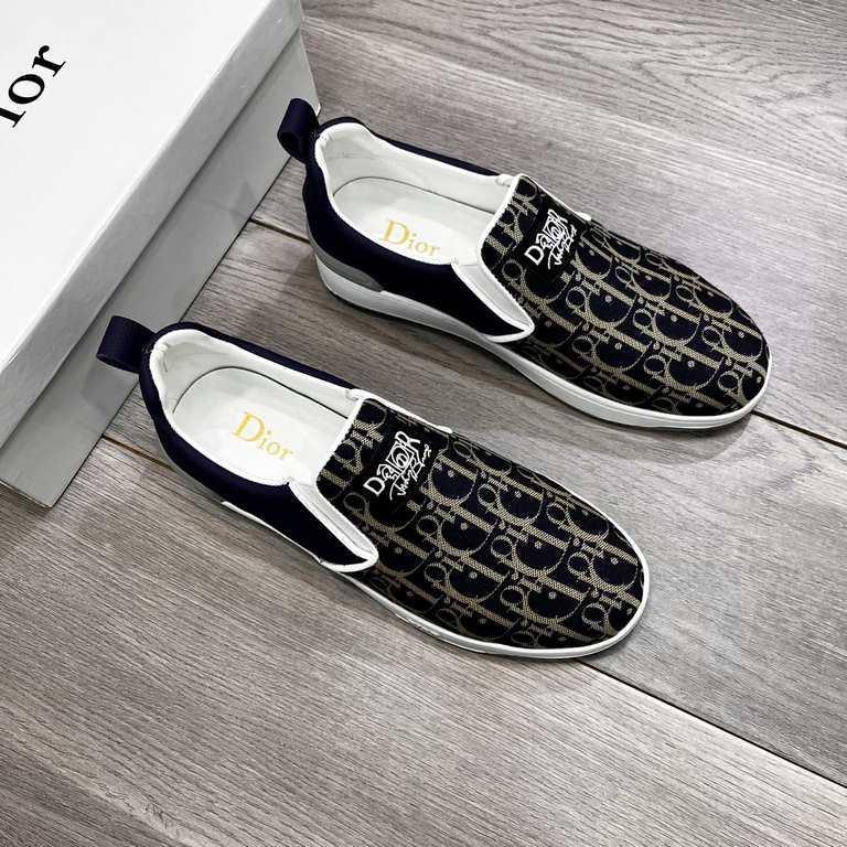 Factory   Dior new casual sneakers     Casual fashion explosion,   version of the simple atmosphere,   The fabric is made of imported cowhide leather with cloth,   sheepskin lining, the original wear-resistant rubber out