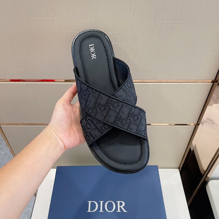 DioГ Alias Men's SlippersThis Alias sandal is new for Summer 2023 and shows off casual elegance. Meticulously crafted from grained cowhide leather, Oblique printed fabric and cowhide lining! Crossover strap design with m