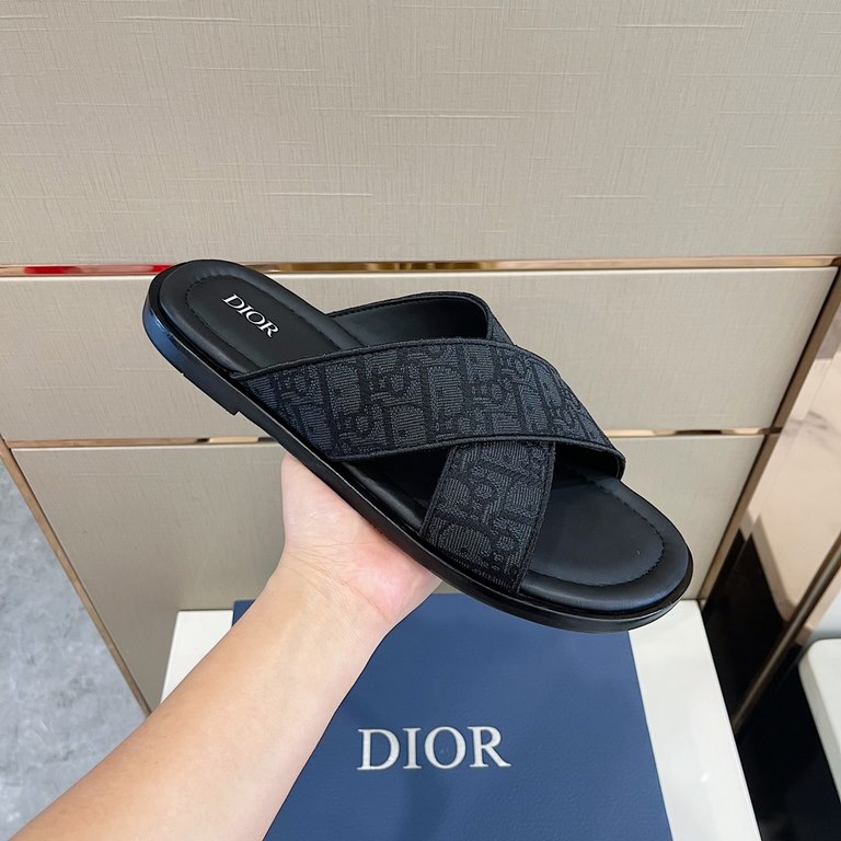 DioГ Alias Men's SlippersThis Alias sandal is new for Summer 2023 and shows off casual elegance. Meticulously crafted from grained cowhide leather, Oblique printed fabric and cowhide lining! Crossover strap design with m