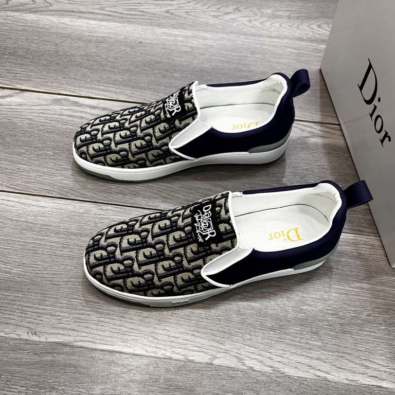 Factory   Dior new casual sneakers     Casual fashion explosion,   version of the simple atmosphere,   The fabric is made of imported cowhide leather with cloth,   sheepskin lining, the original wear-resistant rubber out