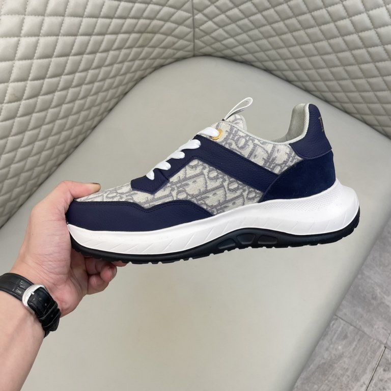 Price  ￥Brand Dior low-top sneakersSize 38-44(can be customized to 45)Material imported cowhide leather upper with original fabric, breathable lining, original outsole.Item No. 9883