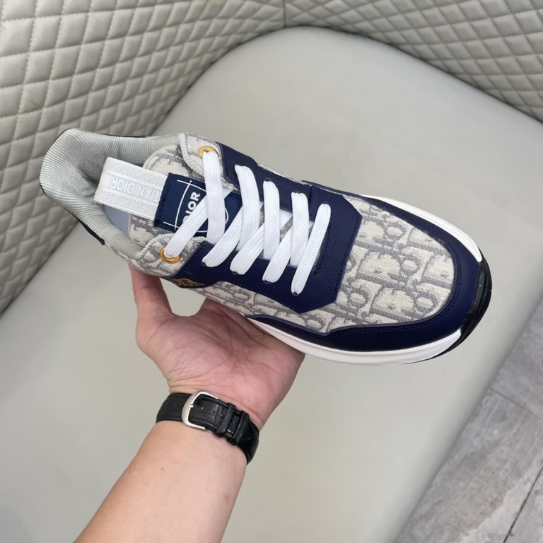 Price  ￥Brand Dior low-top sneakersSize 38-44(can be customized to 45)Material imported cowhide leather upper with original fabric, breathable lining, original outsole.Item No. 9883