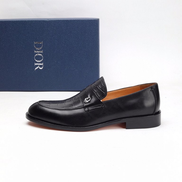 Dior Derby Shoes｜Leather soled formal shoes｜Meticulously crafted in open-edge beaded cowhide｜Water dyed cowhide lining｜With classic lace-up closure｜Side embossed logo｜Sheeny stacked heel for a touch of style｜Can be worn 