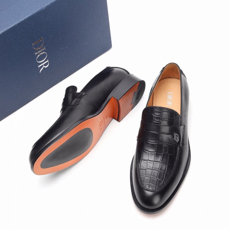 Dior Derby Shoes｜Leather soled formal shoes｜Meticulously crafted in open-edge beaded cowhide｜Water dyed cowhide lining｜With classic lace-up closure｜Side embossed logo｜Sheeny stacked heel for a touch of style｜Can be worn 