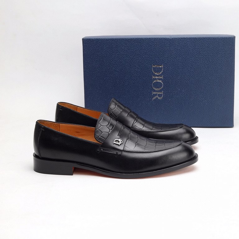 Dior Derby Shoes｜Leather soled formal shoes｜Meticulously crafted in open-edge beaded cowhide｜Water dyed cowhide lining｜With classic lace-up closure｜Side embossed logo｜Sheeny stacked heel for a touch of style｜Can be worn 