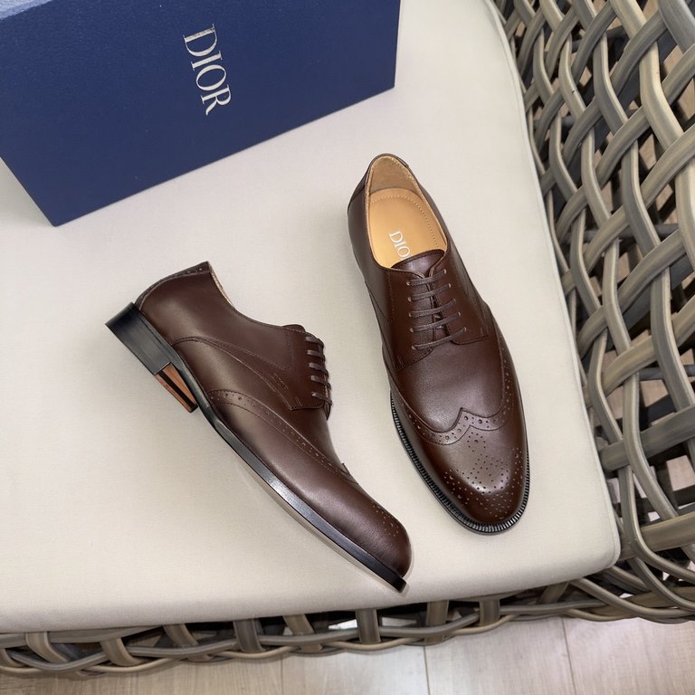 Dior Derby Shoes｜Leather soled formal shoes｜Meticulously crafted in open-edge beaded cowhide leather｜Water dyed cowhide lining｜With classic lace-up closure｜Side embossed logo｜Sheeny stacked heel for a touch of style｜Can 