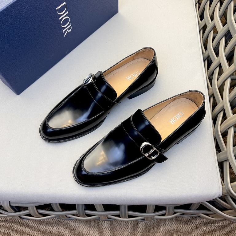 Dior Derby Shoes｜Leather soled formal shoes｜Meticulously crafted in open-edge beaded cowhide｜Water dyed cowhide lining｜With classic lace-up closure｜Side embossed logo｜Sheeny stacked heel for a touch of style｜Can be worn 