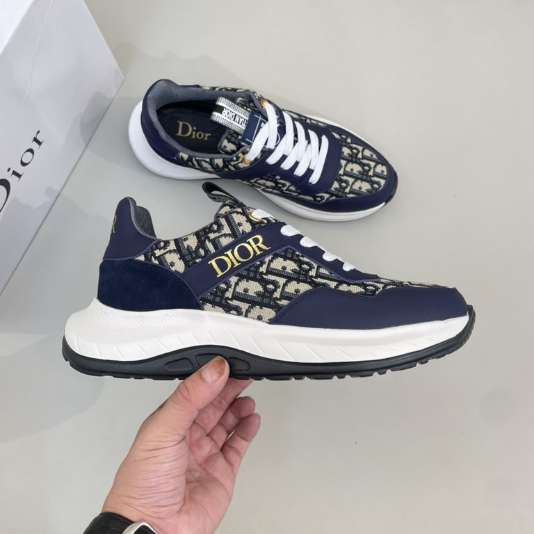 Price  ￥Brand Dior low-top sneakersSize 38-44(can be customized to 45)Material imported cowhide leather upper with original fabric, breathable lining, original outsole.Item No. 9883