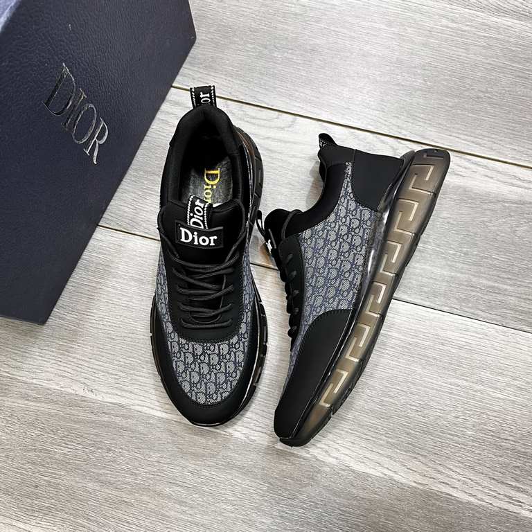 Factory   Dior's latest models of casual sneakers     Casual fashion explosion,   version of the simple atmosphere,   fabric using imported cowhide leather with the original fabric,   sheepskin lining, the original wear-