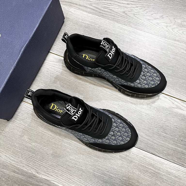 Factory   Dior's latest models of casual sneakers     Casual fashion explosion,   version of the simple atmosphere,   fabric using imported cowhide leather with the original fabric,   sheepskin lining, the original wear-