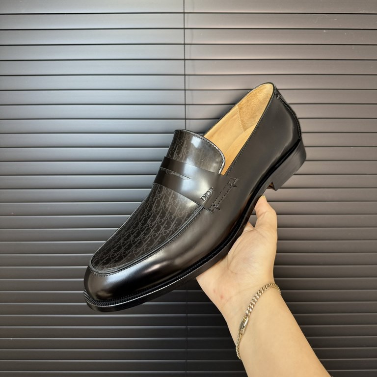 Dior Derby Shoes｜Leather soled formal shoes｜Meticulously crafted in open-edge beaded cowhide leather｜Water dyed cowhide lining｜With classic lace-up closure｜Side embossed logo｜Sheeny stacked heel for a touch of style｜Can 