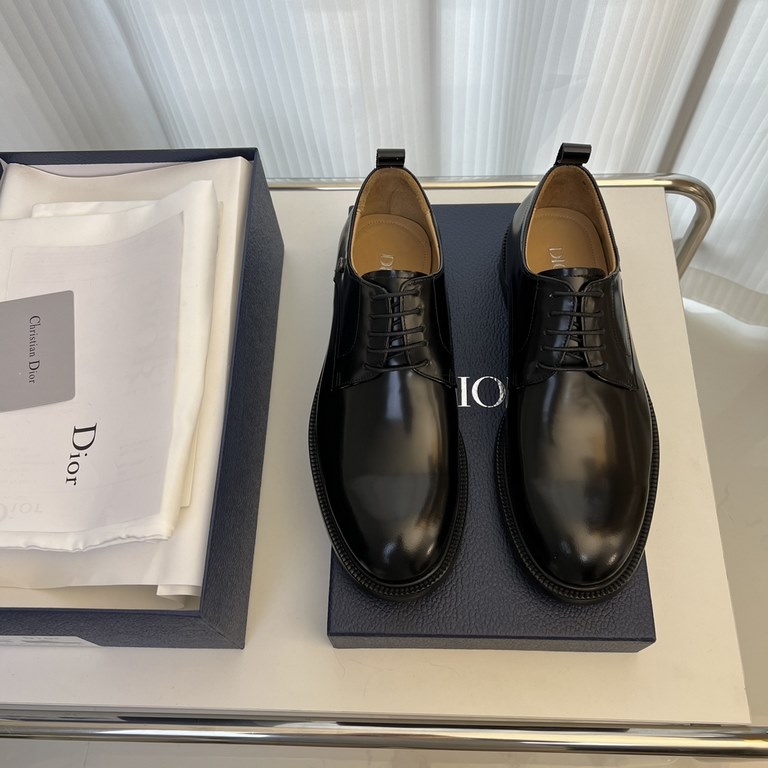 Dior Derby Shoes｜Leather soled formal shoes｜Meticulously crafted in open-edge beaded cowhide｜Water dyed cowhide lining｜With classic lace-up closure｜Side embossed logo｜Sheeny stacked heel for a touch of style｜Can be worn 