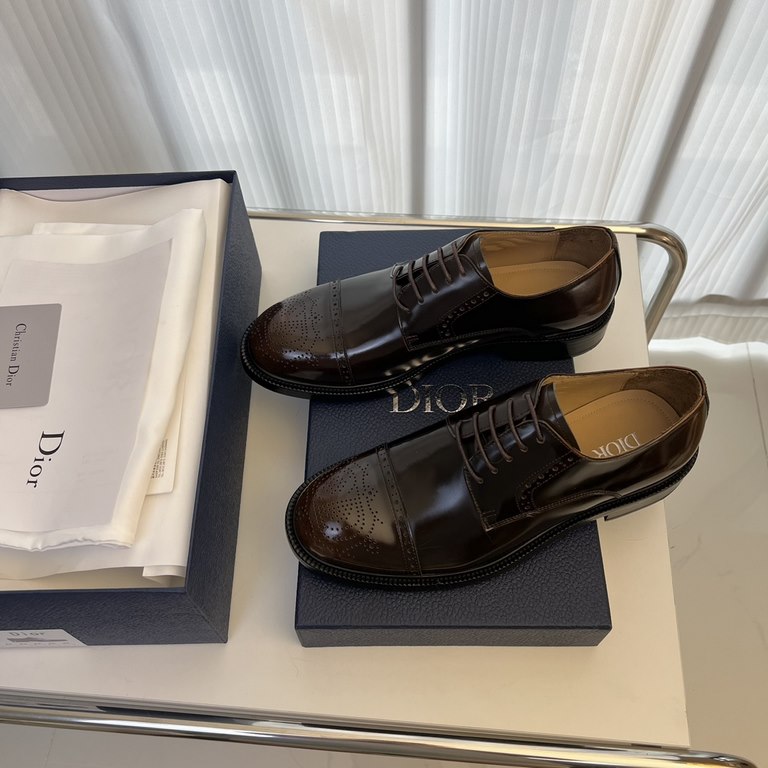 Dior Derby Shoes｜Leather soled formal shoes｜Meticulously crafted in open-edge beaded cowhide｜Water dyed cowhide lining｜With classic lace-up closure｜Side embossed logo｜Sheeny stacked heel for a touch of style｜Can be worn 