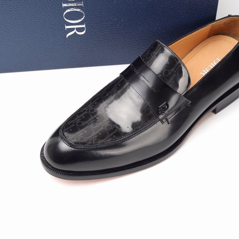 Dior Derby Shoes｜Leather soled formal shoes｜Meticulously crafted in open-edge beaded cowhide｜Water dyed cowhide lining｜With classic lace-up closure｜Side embossed logo｜Sheeny stacked heel for a touch of style｜Can be worn 