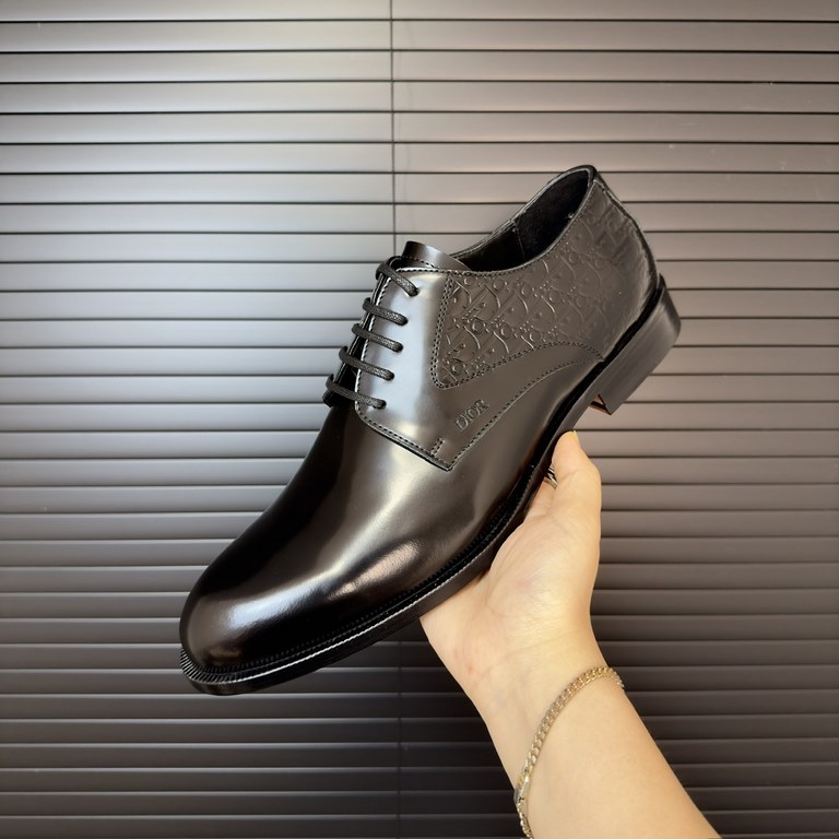 Dior Derby Shoes｜Leather soled formal shoes｜Meticulously crafted in open-edge beaded cowhide leather｜Water dyed cowhide lining｜With classic lace-up closure｜Side embossed logo｜Sheeny stacked heel for a touch of style｜Can 