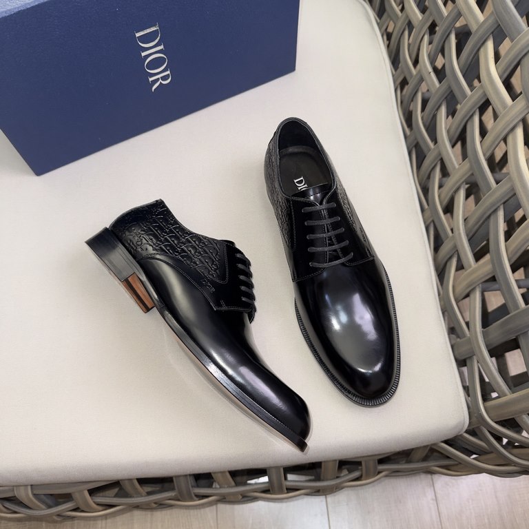 Dior Derby Shoes｜Leather soled formal shoes｜Meticulously crafted in open-edge beaded cowhide leather｜Water dyed cowhide lining｜With classic lace-up closure｜Side embossed logo｜Sheeny stacked heel for a touch of style｜Can 