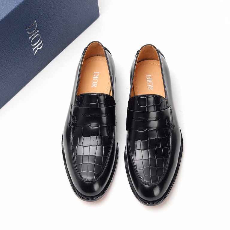 Dior Derby Shoes｜Leather soled formal shoes｜Meticulously crafted in open-edge beaded cowhide｜Water dyed cowhide lining｜With classic lace-up closure｜Side embossed logo｜Sheeny stacked heel for a touch of style｜Can be worn 