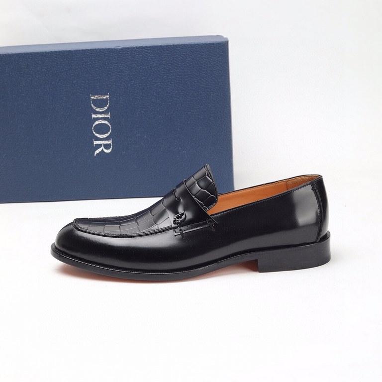 Dior Derby Shoes｜Leather soled formal shoes｜Meticulously crafted in open-edge beaded cowhide｜Water dyed cowhide lining｜With classic lace-up closure｜Side embossed logo｜Sheeny stacked heel for a touch of style｜Can be worn 