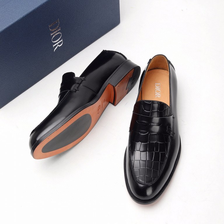 Dior Derby Shoes｜Leather soled formal shoes｜Meticulously crafted in open-edge beaded cowhide｜Water dyed cowhide lining｜With classic lace-up closure｜Side embossed logo｜Sheeny stacked heel for a touch of style｜Can be worn 