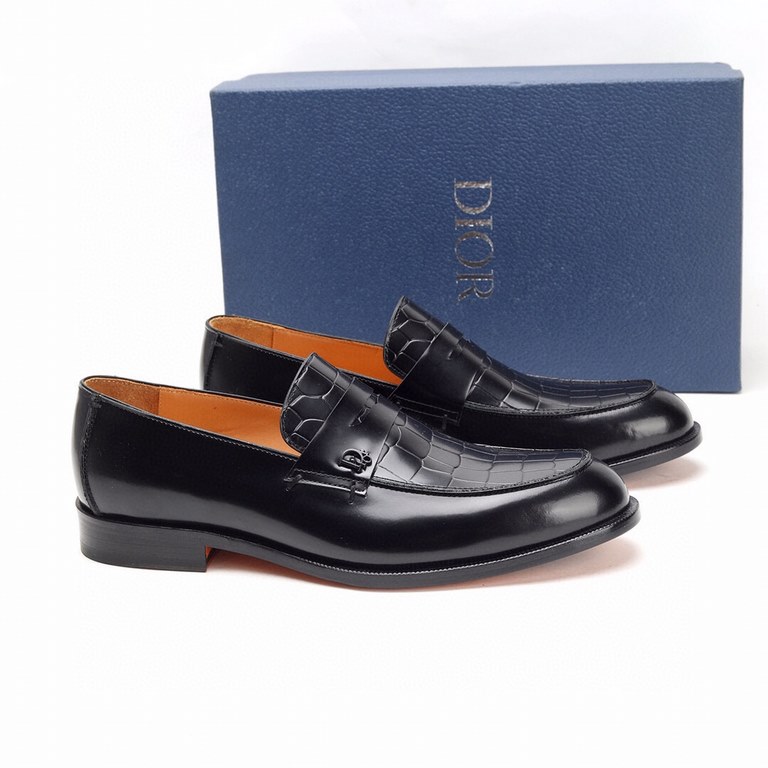 Dior Derby Shoes｜Leather soled formal shoes｜Meticulously crafted in open-edge beaded cowhide｜Water dyed cowhide lining｜With classic lace-up closure｜Side embossed logo｜Sheeny stacked heel for a touch of style｜Can be worn 