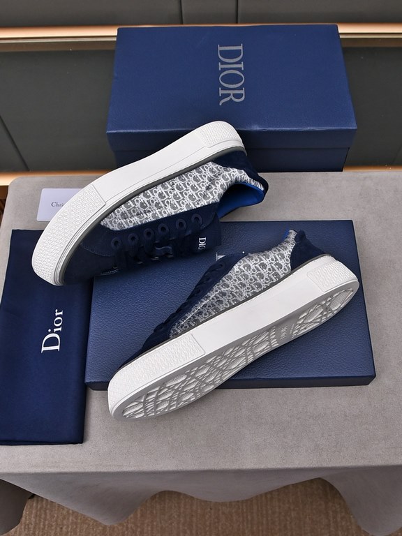 P Dio~r   A fresh take on the classic tennis shoe, the B33 sneaker is a sleek silhouette with a chunky texture. Crafted from cowhide leather with an Oblique print, they feature a padded tongue with Dior logo, wide mohair