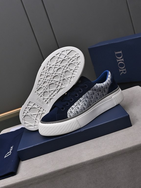 P Dio~r   A fresh take on the classic tennis shoe, the B33 sneaker is a sleek silhouette with a chunky texture. Crafted from cowhide leather with an Oblique print, they feature a padded tongue with Dior logo, wide mohair