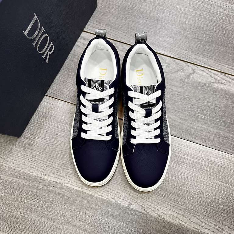 Factory   Dior's latest models of casual sneakers     Casual fashion explosion,   version of the simple atmosphere,   fabric using imported cowhide leather with the original fabric,   sheepskin lining, the original wear-