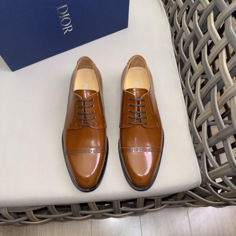 Dior Derby Shoes｜Leather soled formal shoes｜Meticulously crafted in open-edge beaded cowhide leather｜Water dyed cowhide lining｜With classic lace-up closure｜Side embossed logo｜Sheeny stacked heel for a touch of style｜Can 