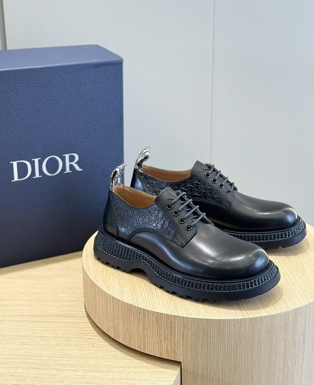 Dior BUffalo Men's Derby ShoesThe Dior BUffalo men's derby shoe is a new addition to the Spring 2014 men's collection, combining out-of-the-box features with a couture aesthetic.The BUffalo men's derby shoe is a new addi