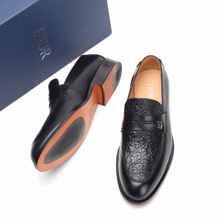 Dior Derby Shoes｜Leather soled formal shoes｜Meticulously crafted in open-edge beaded cowhide｜Water dyed cowhide lining｜With classic lace-up closure｜Side embossed logo｜Sheeny stacked heel for a touch of style｜Can be worn 