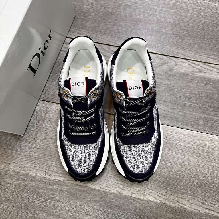 Factory   Dior new casual sneakers     Casual fashion explosion,   version of the simple atmosphere,   The fabric is made of imported cowhide with cloth,   breathable mesh lining, the original wear-resistant rubber outso