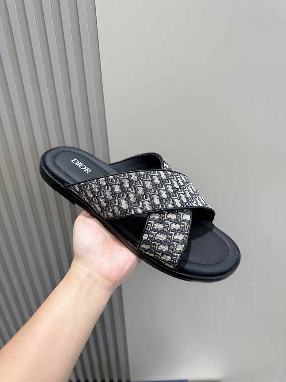 Dior Alias Men's Leather SlippersNew for summer, these Alias sandals make a statement of casual elegance. Crafted from grained cowhide leather, Oblique print fabric and cowhide lining! Cross-strap design with metal overl