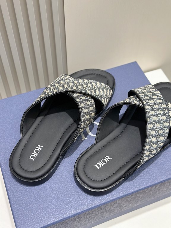 Dior Alias Men's Leather SlippersNew for summer, these Alias sandals make a statement of casual elegance. Crafted from grained cowhide leather, Oblique print fabric and cowhide lining! Cross-strap design with metal overl