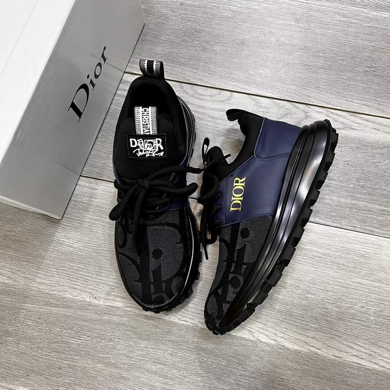 Factory   Dior new casual sneakers     Casual fashion explosion,   version of the simple atmosphere,   The fabric is made of imported cowhide with cloth,   breathable mesh lining, the original wear-resistant rubber outso