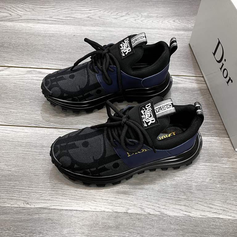 Factory   Dior new casual sneakers     Casual fashion explosion,   version of the simple atmosphere,   The fabric is made of imported cowhide with cloth,   breathable mesh lining, the original wear-resistant rubber outso