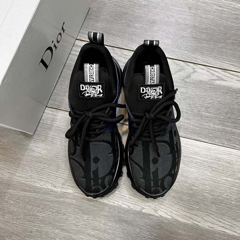 Factory   Dior new casual sneakers     Casual fashion explosion,   version of the simple atmosphere,   The fabric is made of imported cowhide with cloth,   breathable mesh lining, the original wear-resistant rubber outso