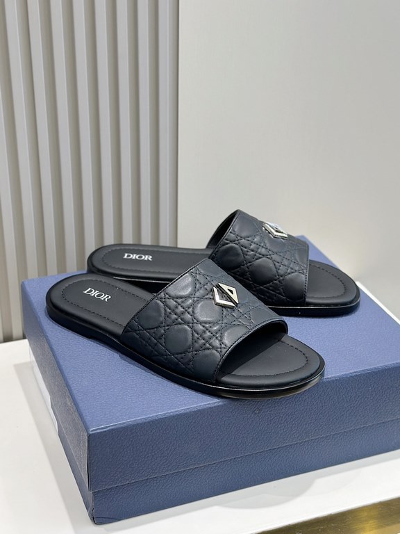 Dior Alias Men's Cowhide SlippersNew for summer, these Alias sandals make a statement of casual elegance. Crafted from grained cowhide leather, Oblique printed fabric and lined with cowhide leather! Cross-strap design wi