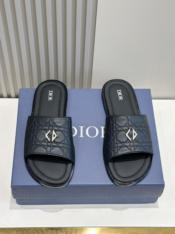 Dior Alias Men's Cowhide SlippersNew for summer, these Alias sandals make a statement of casual elegance. Crafted from grained cowhide leather, Oblique printed fabric and lined with cowhide leather! Cross-strap design wi