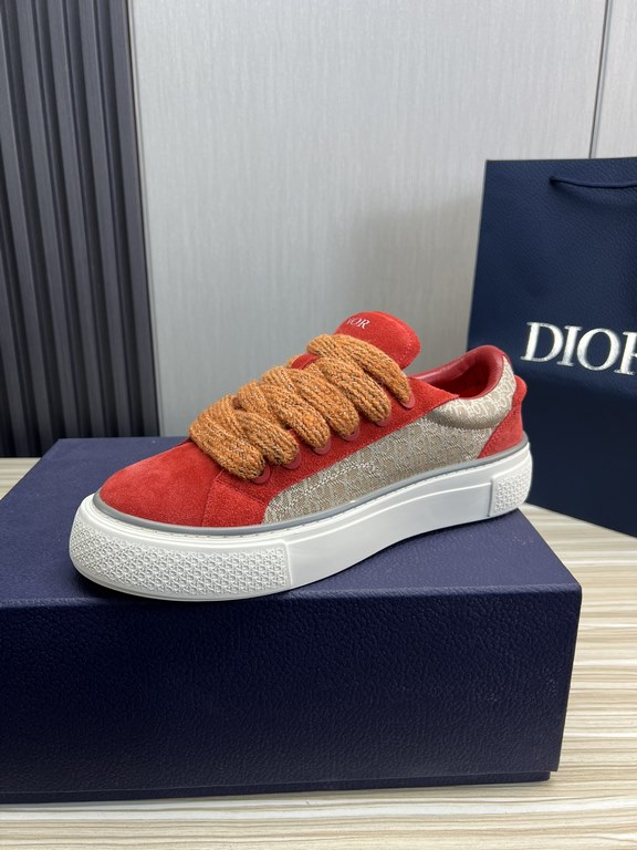 Dior Dior.B33 seriesCouple's casual board shoes qingkv    Original purchaseCrafted from Dior cowhide leather, the side panels are adorned with a canvas panel in the same shade of the CD Diamond pattern.The CD Icon lace e