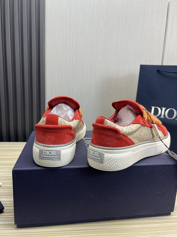 Dior Dior.B33 seriesCouple's casual board shoes qingkv    Original purchaseCrafted from Dior cowhide leather, the side panels are adorned with a canvas panel in the same shade of the CD Diamond pattern.The CD Icon lace e