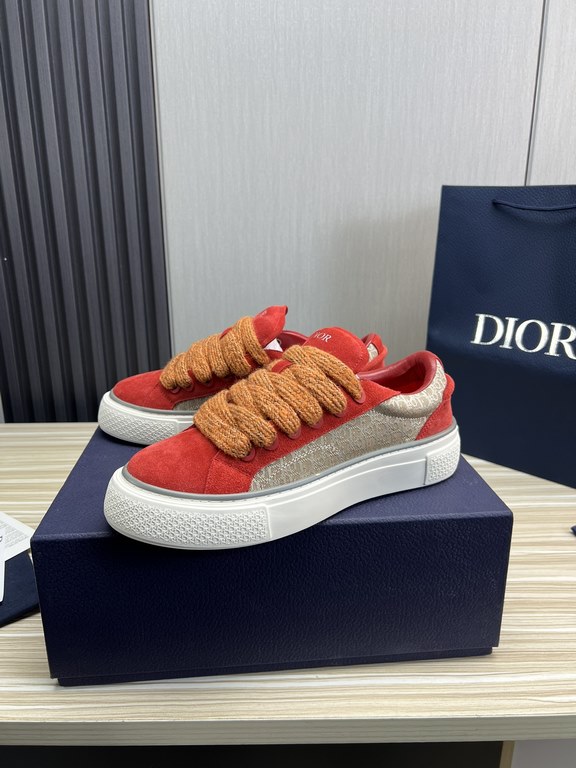 Dior Dior.B33 seriesCouple's casual board shoes qingkv    Original purchaseCrafted from Dior cowhide leather, the side panels are adorned with a canvas panel in the same shade of the CD Diamond pattern.The CD Icon lace e