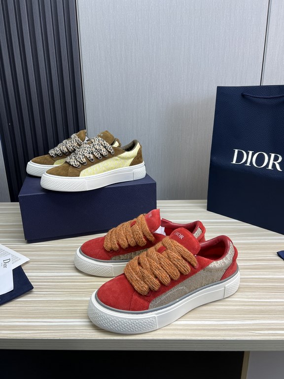 Dior Dior.B33 seriesCouple's casual board shoes qingkv    Original purchaseCrafted from Dior cowhide leather, the side panels are adorned with a canvas panel in the same shade of the CD Diamond pattern.The CD Icon lace e