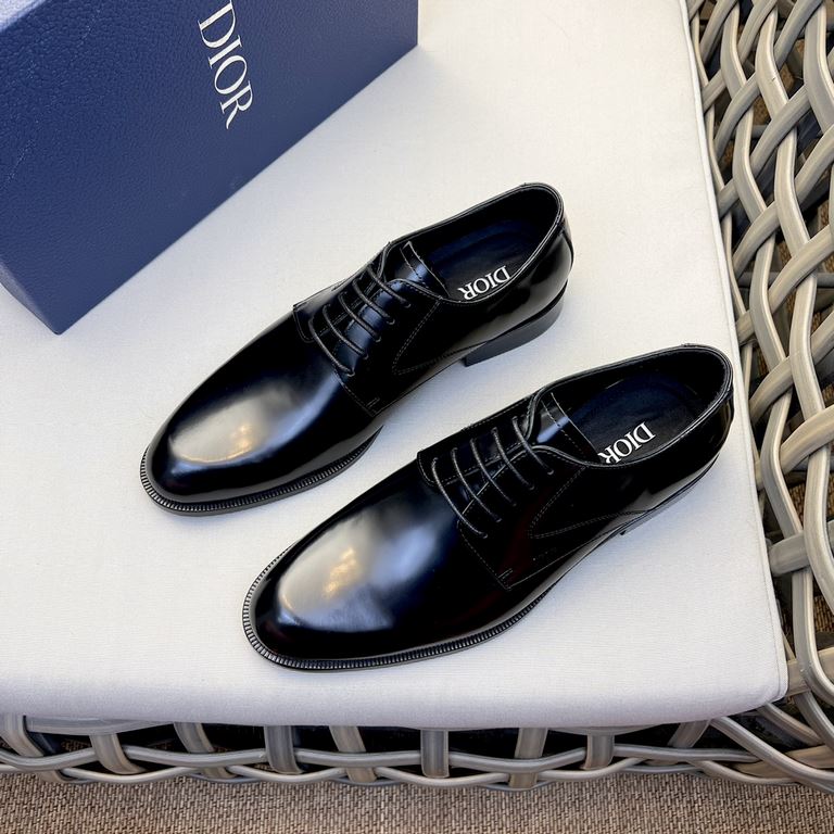 Dior Derby Shoes｜Leather soled formal shoes｜Meticulously crafted in open-edge beaded cowhide｜Water dyed cowhide lining｜With classic lace-up closure｜Side embossed logo｜Sheeny stacked heel for a touch of style｜Can be worn 