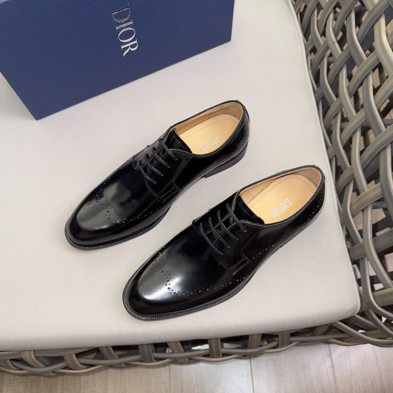 Dior Derby Shoes｜Leather soled formal shoes｜Meticulously crafted in open-edge beaded cowhide leather｜Water dyed cowhide lining｜With classic lace-up closure｜Side embossed logo｜Sheeny stacked heel for a touch of style｜Can 