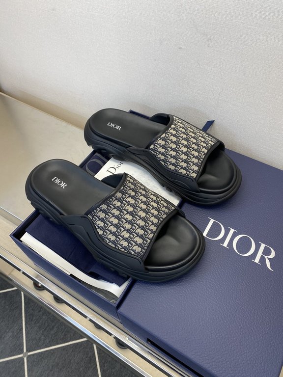 [Dir] Ultralight Foam  top crafts  Fashion trend lightweight sandals 正码：39一44，(5一10)  Synchronized sale  ! [Not the market outsole and water platform]! Top craftsmanship [strong]    Italy fully imported original leather 