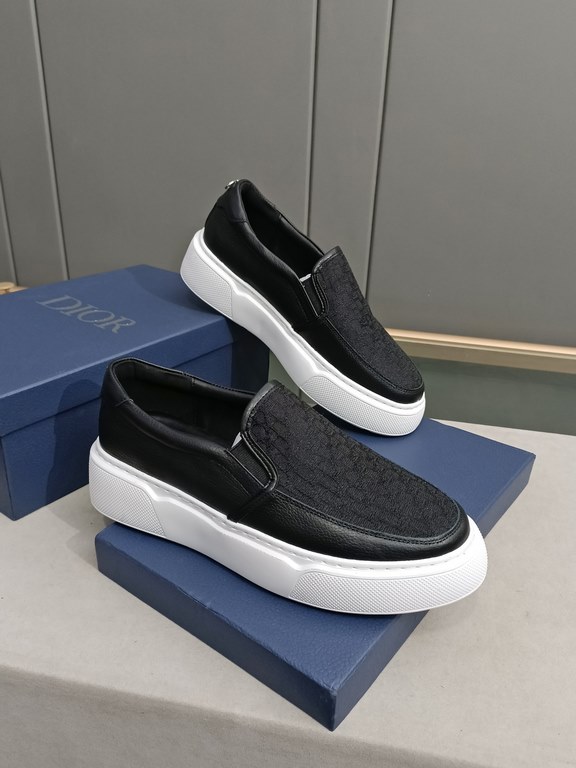 P Upgraded Dio~r   Fashion silhouette highlights the heavy texture. Crafted from cowhide  Dior-specific materials! With a Dior logo padded tongue and a foam sole, the ultra-lightweight, wear-resistant casual look adds a 