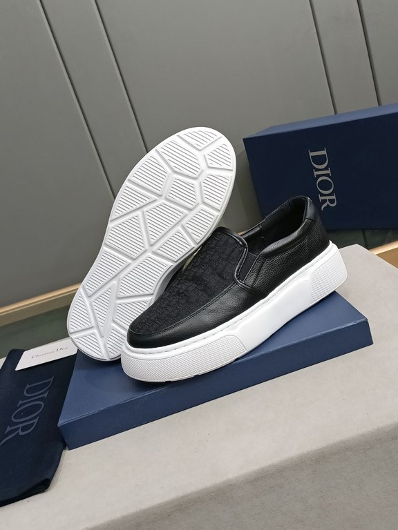 P Upgraded Dio~r   Fashion silhouette highlights the heavy texture. Crafted from cowhide  Dior-specific materials! With a Dior logo padded tongue and a foam sole, the ultra-lightweight, wear-resistant casual look adds a 