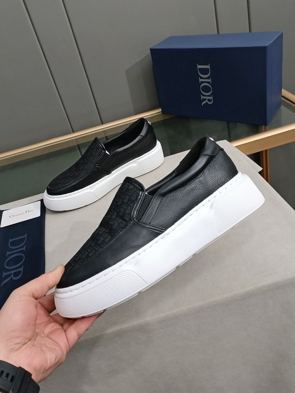 P Upgraded Dio~r   Fashion silhouette highlights the heavy texture. Crafted from cowhide  Dior-specific materials! With a Dior logo padded tongue and a foam sole, the ultra-lightweight, wear-resistant casual look adds a 