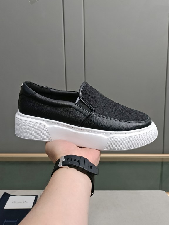 P Upgraded Dio~r   Fashion silhouette highlights the heavy texture. Crafted from cowhide  Dior-specific materials! With a Dior logo padded tongue and a foam sole, the ultra-lightweight, wear-resistant casual look adds a 