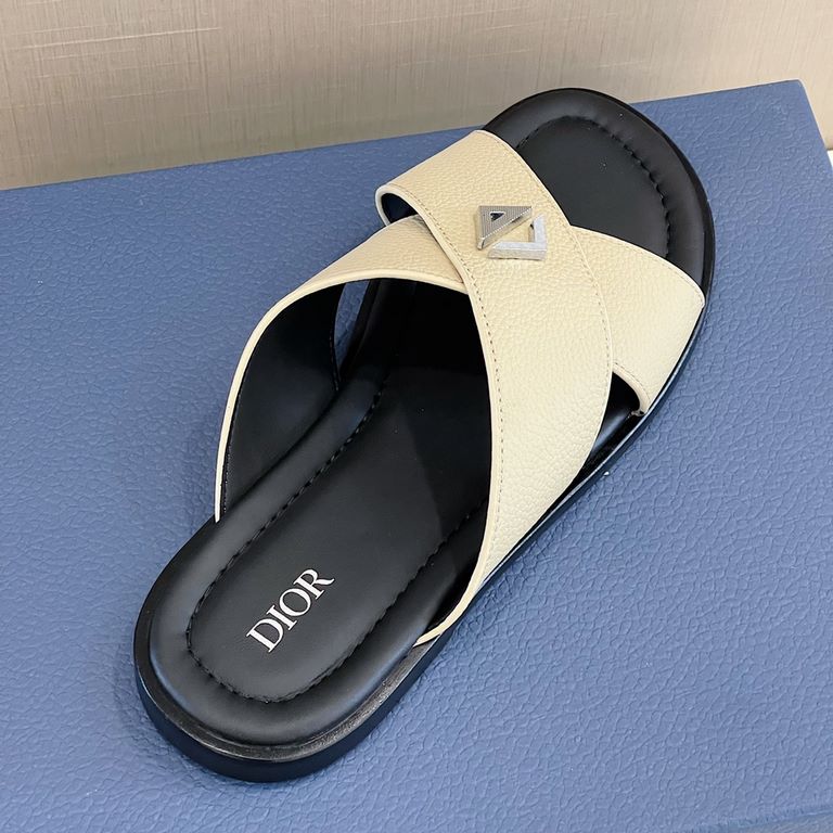 DioГ Alias Men's SlippersThis Alias sandal is new for Summer 2023 and shows off casual elegance. Meticulously crafted from grained cowhide leather, Oblique printed fabric and cowhide lining! Crossover strap design with m